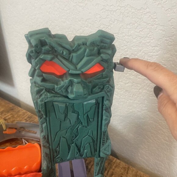 2003 Hot Wheels Tiki Torcher Replacement PARTS Buildings, Tracks Parts Only - Picture 6 of 8